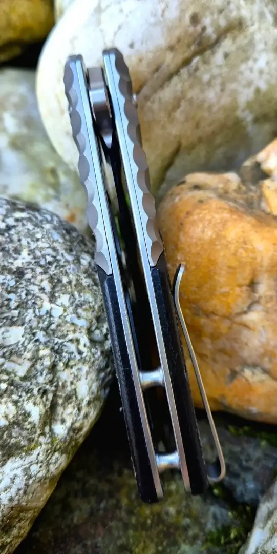 Kapesní zavírací nůž Dachs knives Sulis Evo s vlajkou ČR