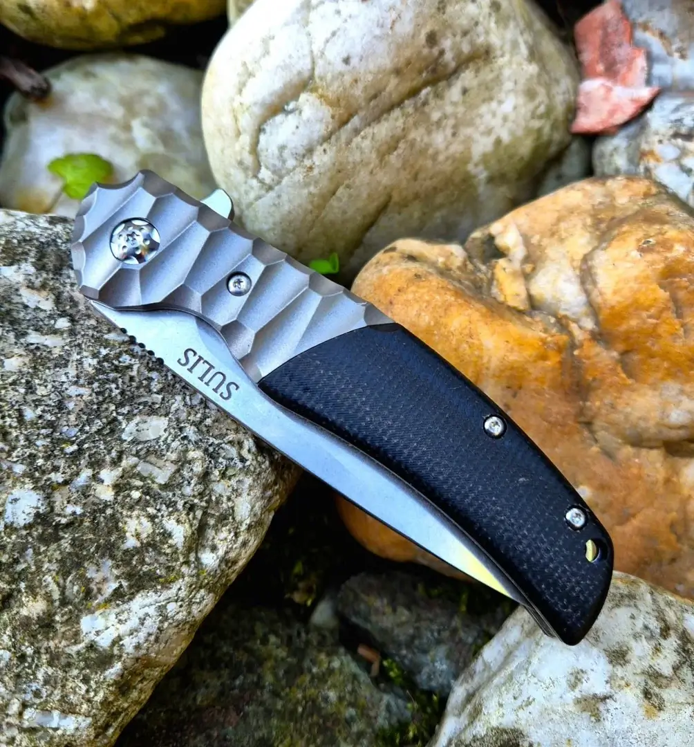 Kapesní zavírací nůž Dachs knives Sulis Evo s vlajkou ČR